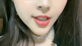 娇妻 雪白 呻吟-美女学生妹子是男友的乖母狗，戴着狗炼项圈乖乖让男友无套抽插~