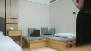 欧美日韩人妻激情-第一次与男友以外的男人在行使中车震!